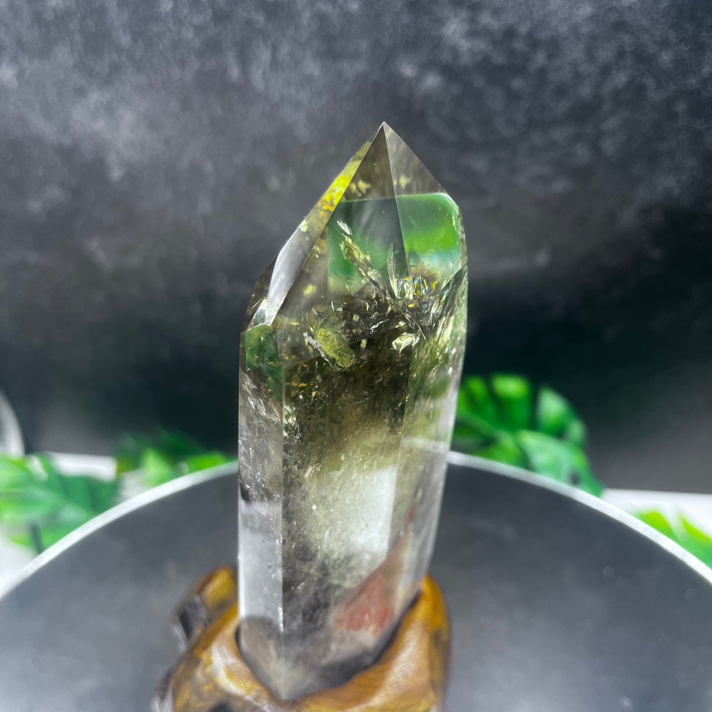 Ouro Verde Quartz Tower in Garden on Stand