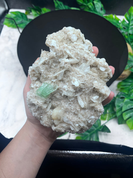 Green Apophyllte on Heulandite