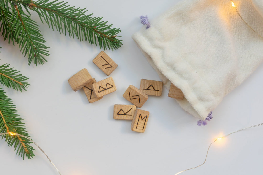 Types Of Psychic Readings: Tarot, Astrology, Numerology, Palm Reading, Runes, Aura Reading - Sage & Magic