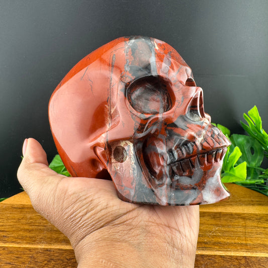 Red Jasper in Agate Skull
