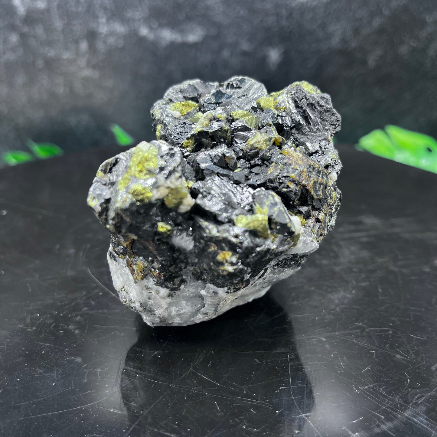 Hematite w Chalcopyrite