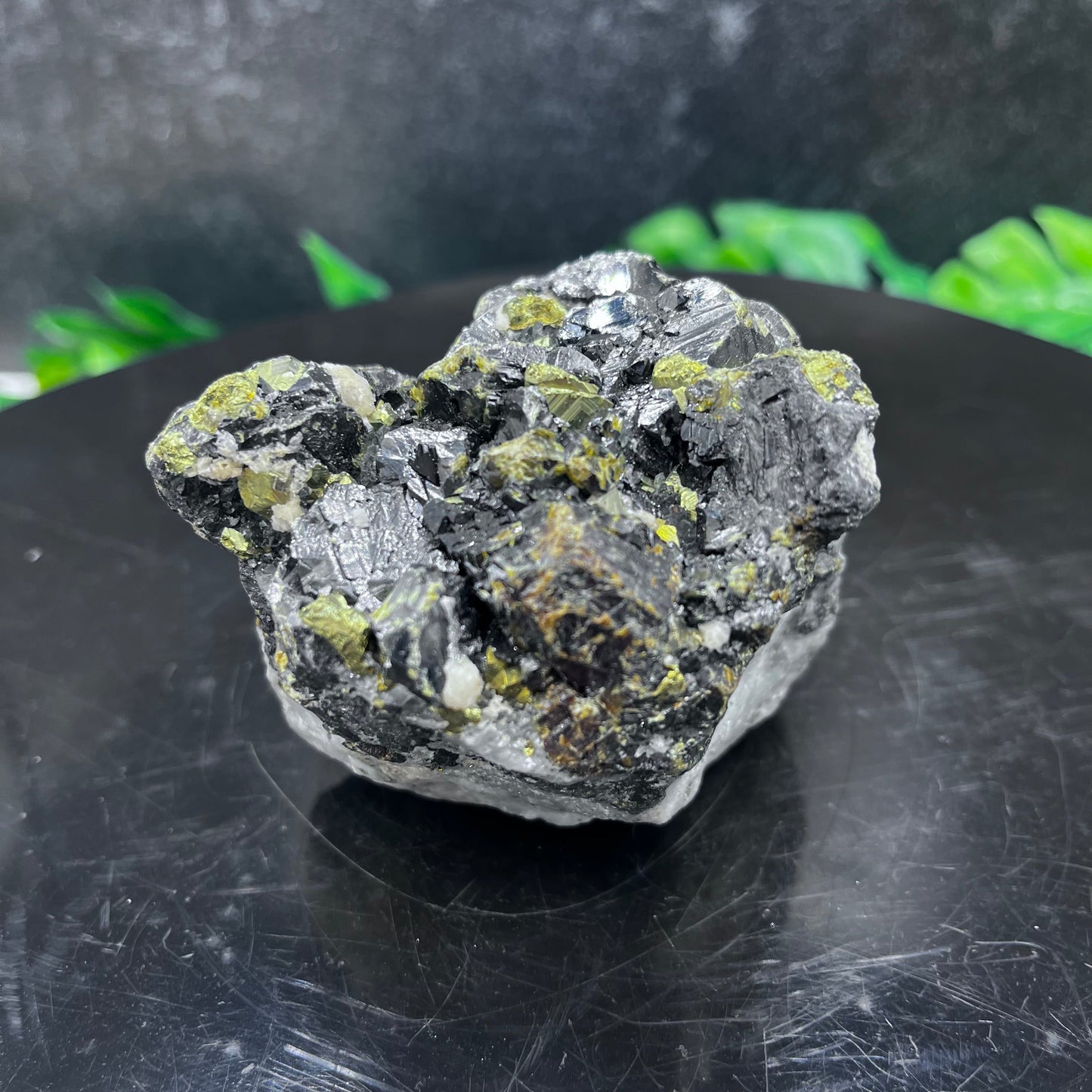 Hematite w Chalcopyrite