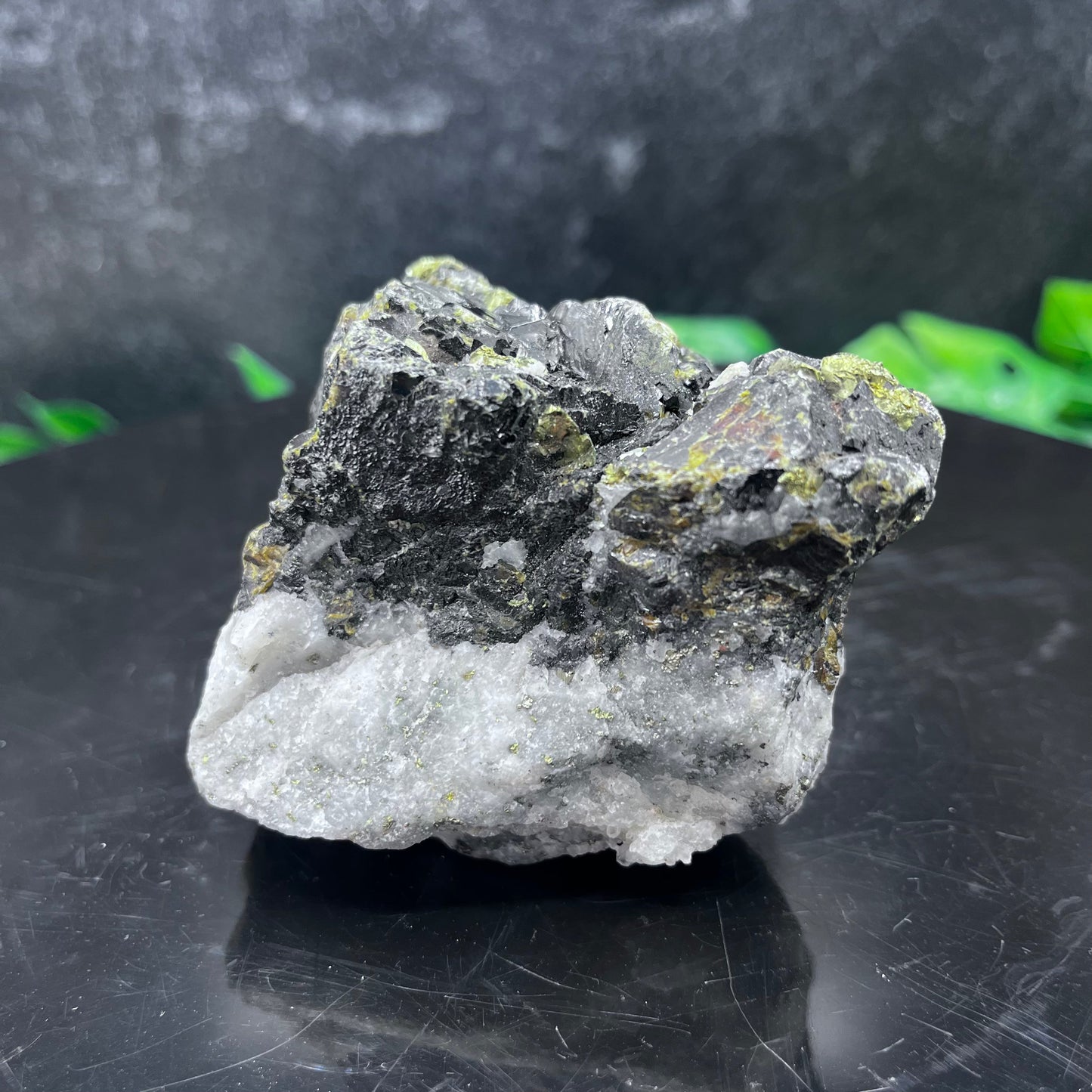 Hematite w Chalcopyrite