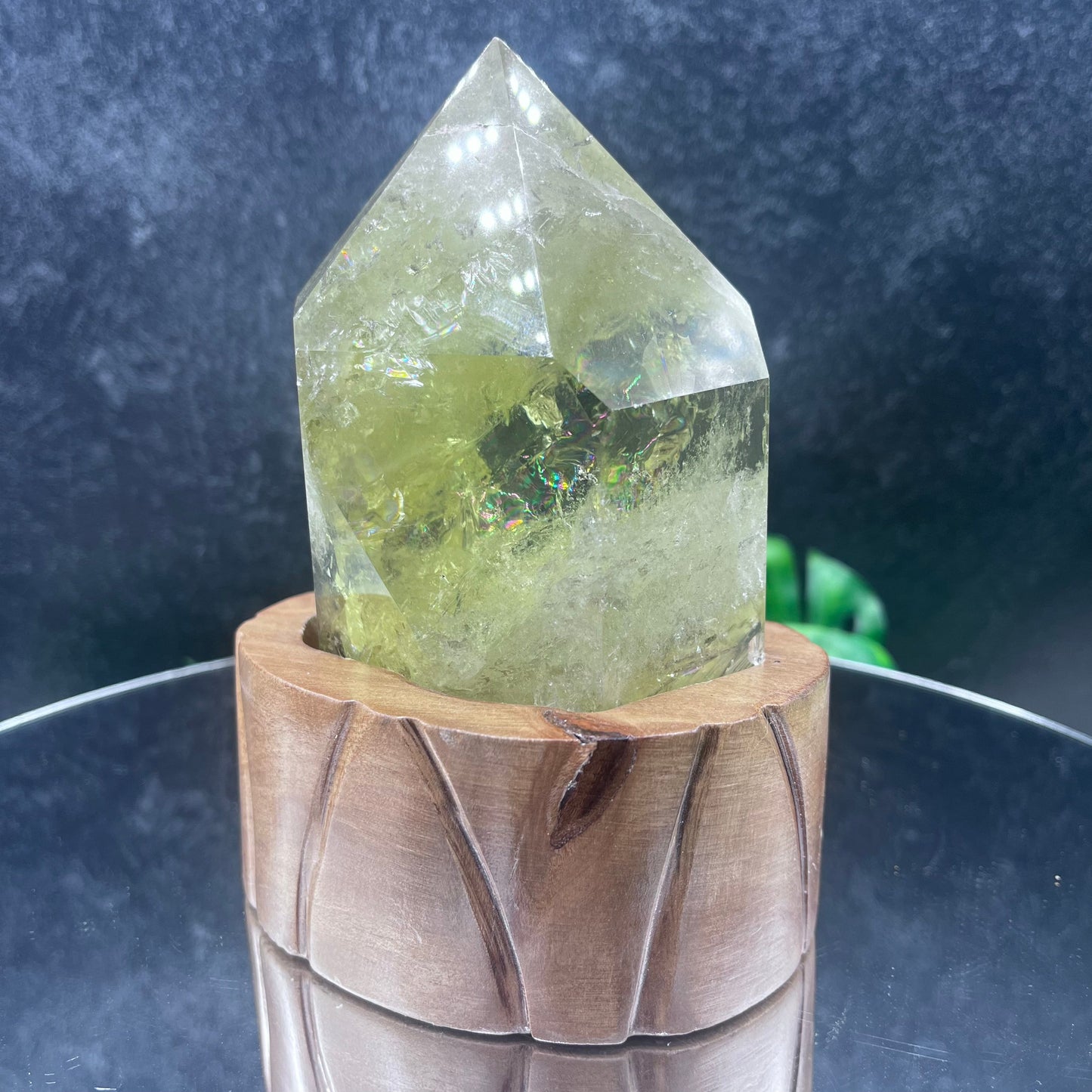 Ouro Verde Quartz Tower with Stand