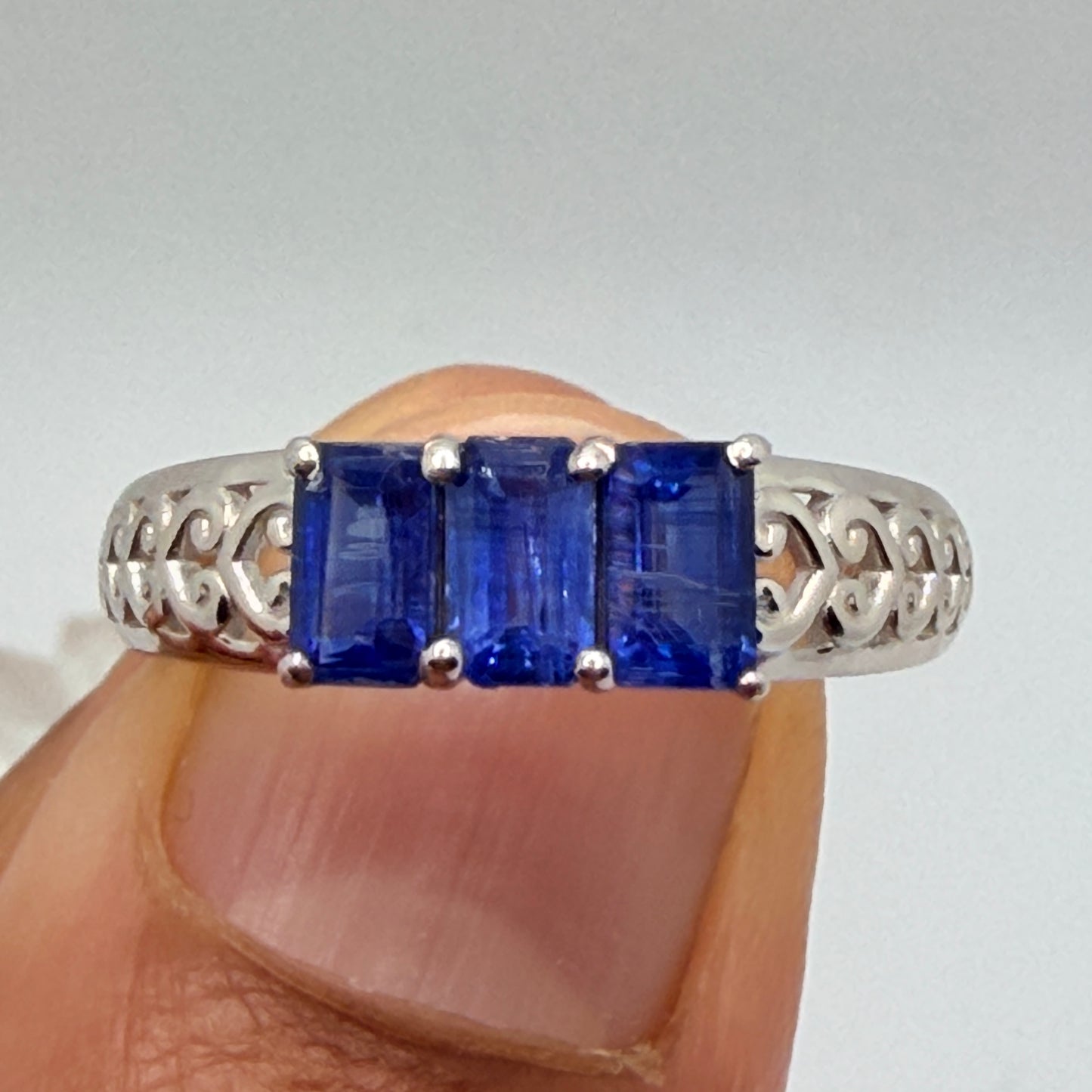 Kyanite Ring 5x3mm size 7