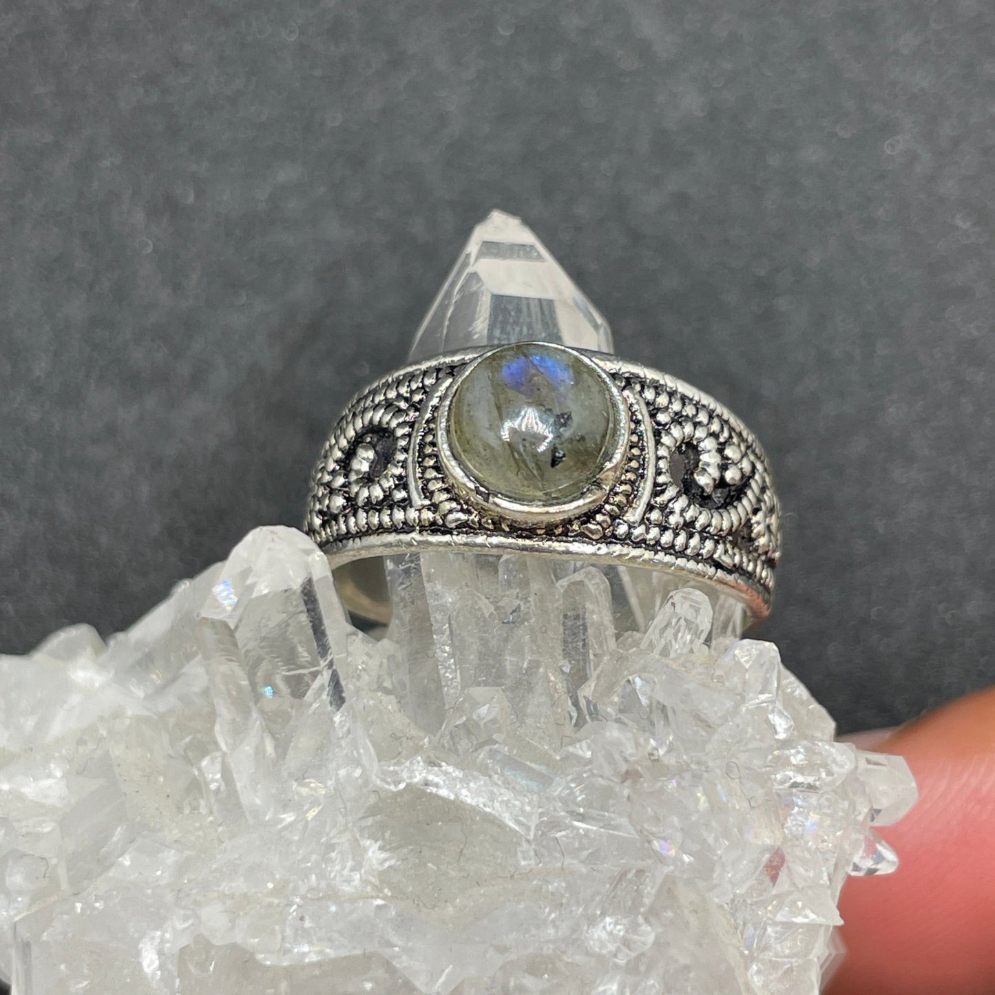 Blue Flash Labradorite Vintage Style Ring (Sz 10) - Sage & Magic